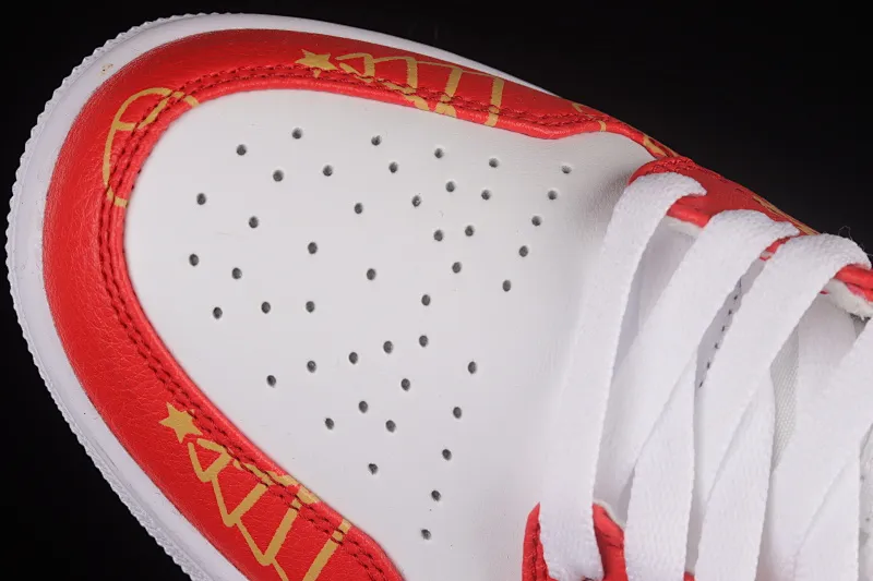 All categories Air Jordan Jordan series basketball shoes Air Jordan 1 Low Air Jordan 1 Low AJ1 Joe 1 Christmas theme customized version Sports culture basketball shoes 553558-130